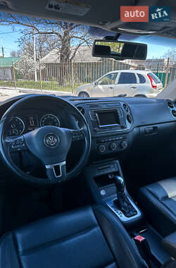 Внедорожник / Кроссовер Volkswagen Tiguan 2015 в 