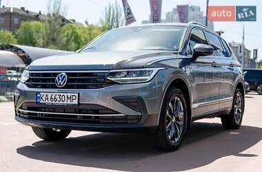 Внедорожник / Кроссовер Volkswagen Tiguan 2021 в 