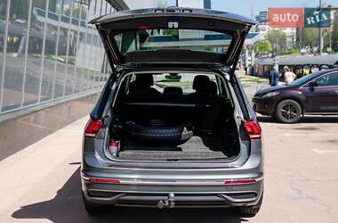 Внедорожник / Кроссовер Volkswagen Tiguan 2021 в 