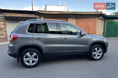 Внедорожник / Кроссовер Volkswagen Tiguan 2010 в 