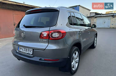 Внедорожник / Кроссовер Volkswagen Tiguan 2010 в 