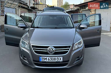 Внедорожник / Кроссовер Volkswagen Tiguan 2010 в 