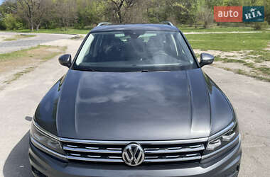 Внедорожник / Кроссовер Volkswagen Tiguan 2018 в 