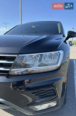 Внедорожник / Кроссовер Volkswagen Tiguan 2018 в 