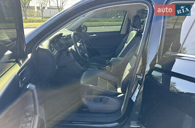 Внедорожник / Кроссовер Volkswagen Tiguan 2018 в 