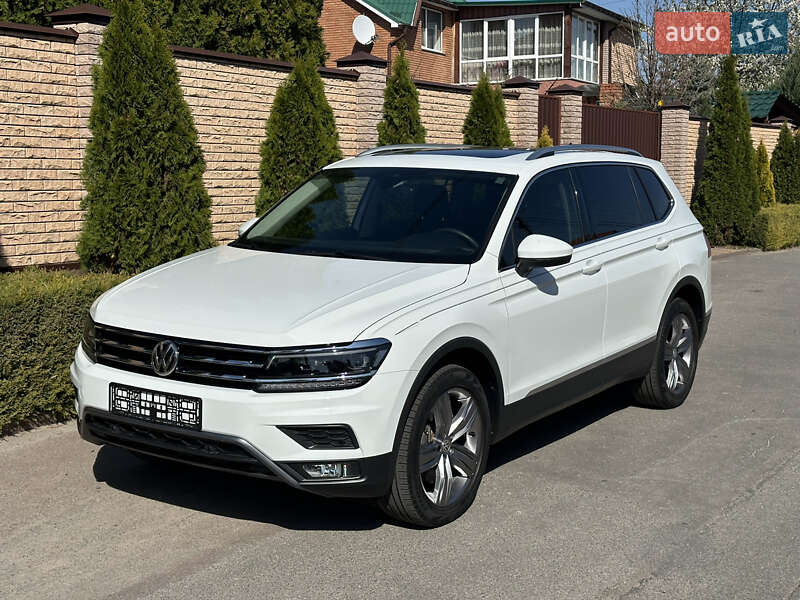 Внедорожник / Кроссовер Volkswagen Tiguan 2021 в 