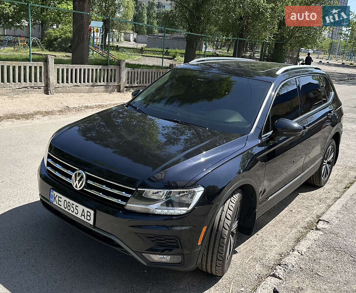 Внедорожник / Кроссовер Volkswagen Tiguan 2018 в 