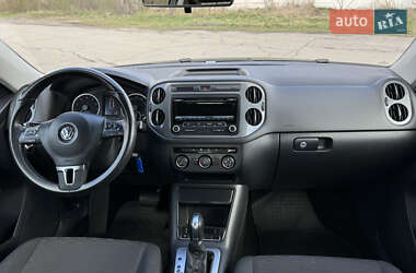 Позашляховик / Кросовер Volkswagen Tiguan 2014 в 