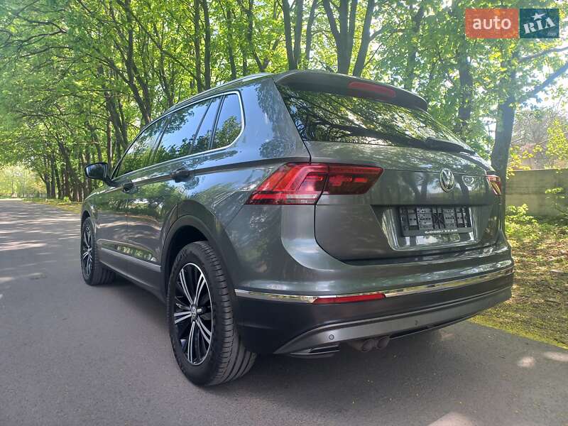 Внедорожник / Кроссовер Volkswagen Tiguan 2017 в Краснограде
