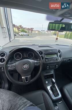 Внедорожник / Кроссовер Volkswagen Tiguan 2012 в 