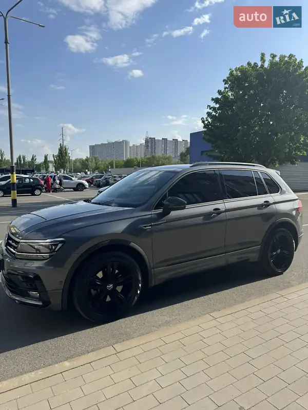 Позашляховик / Кросовер Volkswagen Tiguan 2020 в 