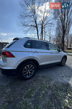 Внедорожник / Кроссовер Volkswagen Tiguan 2018 в 