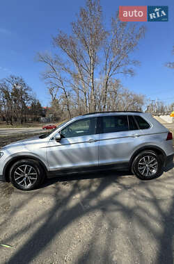 Внедорожник / Кроссовер Volkswagen Tiguan 2018 в 