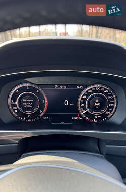 Внедорожник / Кроссовер Volkswagen Tiguan 2018 в 