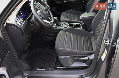 Внедорожник / Кроссовер Volkswagen Tiguan 2022 в 