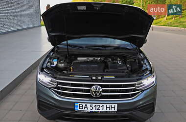 Внедорожник / Кроссовер Volkswagen Tiguan 2022 в 