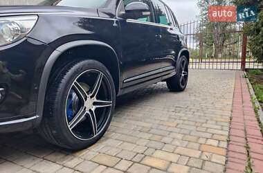 Позашляховик / Кросовер Volkswagen Tiguan 2009 в 