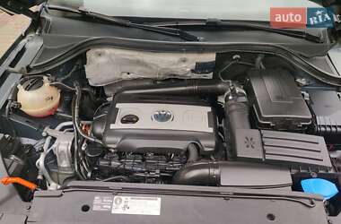 Позашляховик / Кросовер Volkswagen Tiguan 2009 в 