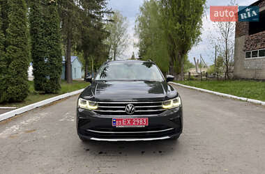 Внедорожник / Кроссовер Volkswagen Tiguan 2021 в 