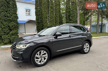 Внедорожник / Кроссовер Volkswagen Tiguan 2021 в 