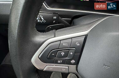 Внедорожник / Кроссовер Volkswagen Tiguan 2021 в 