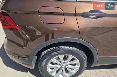 Внедорожник / Кроссовер Volkswagen Tiguan 2017 в 