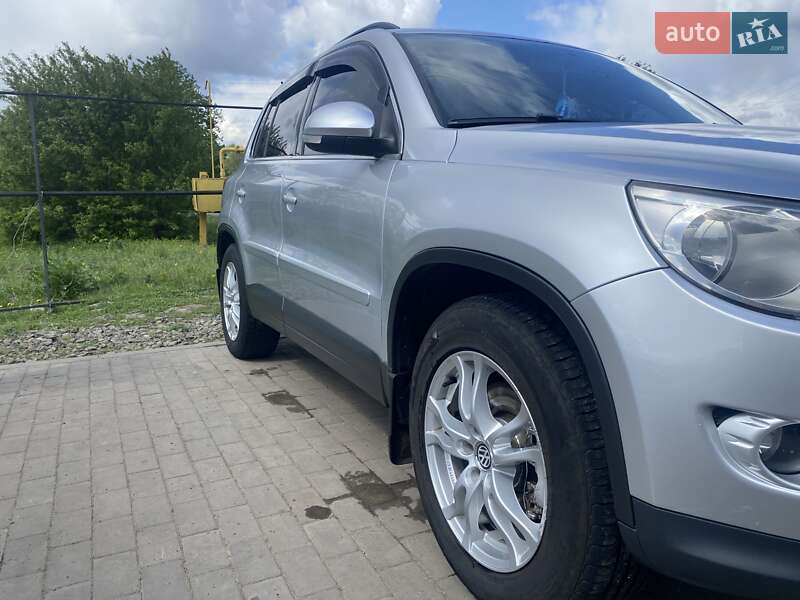 Позашляховик / Кросовер Volkswagen Tiguan 2010 в Новій Водолагі