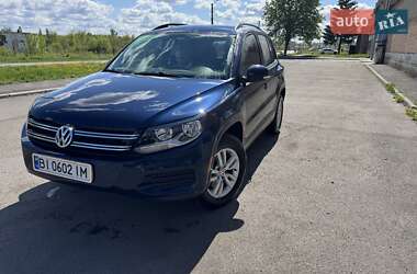 Внедорожник / Кроссовер Volkswagen Tiguan 2015 в 