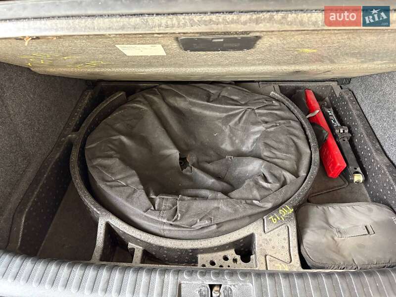 Внедорожник / Кроссовер Volkswagen Tiguan 2012 в Олевске