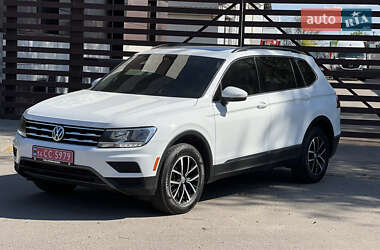 Внедорожник / Кроссовер Volkswagen Tiguan 2017 в 
