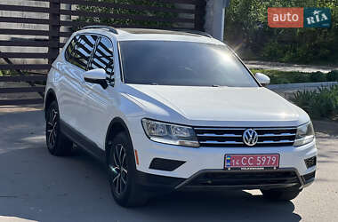 Внедорожник / Кроссовер Volkswagen Tiguan 2017 в 