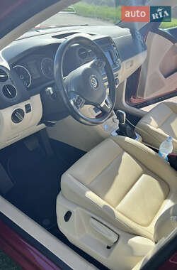 Внедорожник / Кроссовер Volkswagen Tiguan 2013 в 