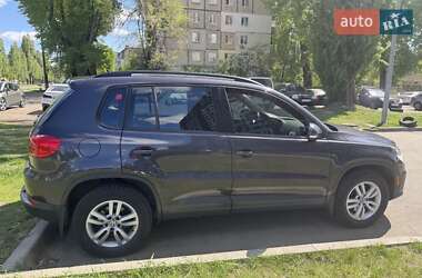 Внедорожник / Кроссовер Volkswagen Tiguan 2015 в 