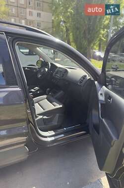 Внедорожник / Кроссовер Volkswagen Tiguan 2015 в 