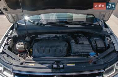 Внедорожник / Кроссовер Volkswagen Tiguan 2021 в 