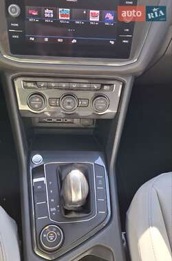 Внедорожник / Кроссовер Volkswagen Tiguan 2018 в 
