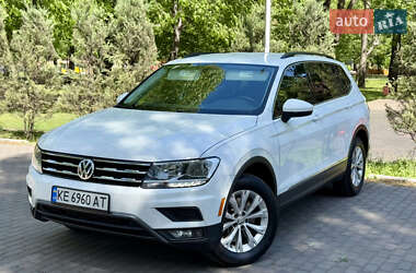 Внедорожник / Кроссовер Volkswagen Tiguan 2017 в 