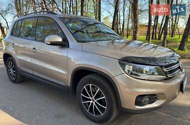 Внедорожник / Кроссовер Volkswagen Tiguan 2016 в 