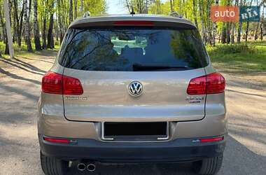 Внедорожник / Кроссовер Volkswagen Tiguan 2016 в 