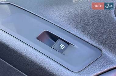 Внедорожник / Кроссовер Volkswagen Tiguan 2016 в 