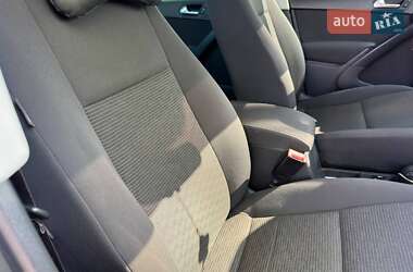 Внедорожник / Кроссовер Volkswagen Tiguan 2016 в 