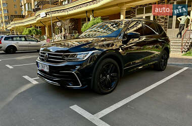 Внедорожник / Кроссовер Volkswagen Tiguan 2022 в 