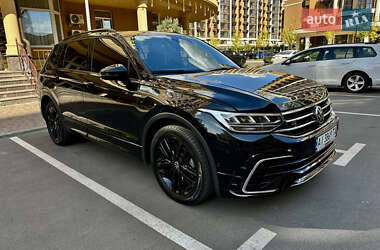 Внедорожник / Кроссовер Volkswagen Tiguan 2022 в 