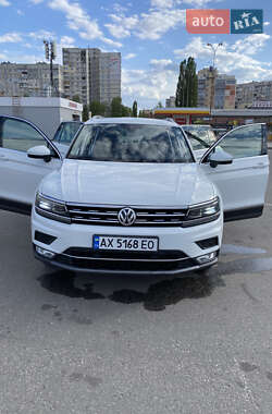 Внедорожник / Кроссовер Volkswagen Tiguan 2017 в Харькове