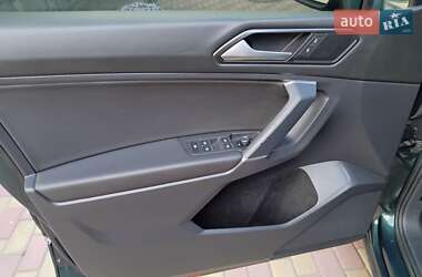 Позашляховик / Кросовер Volkswagen Tiguan 2018 в 