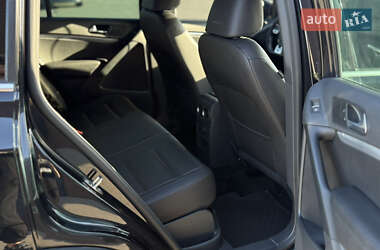 Позашляховик / Кросовер Volkswagen Tiguan 2016 в 
