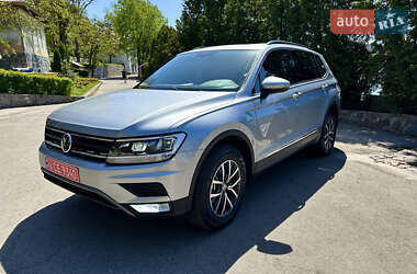 Позашляховик / Кросовер Volkswagen Tiguan 2019 в 
