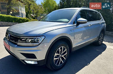 Позашляховик / Кросовер Volkswagen Tiguan 2019 в 