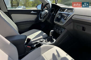 Внедорожник / Кроссовер Volkswagen Tiguan 2019 в 