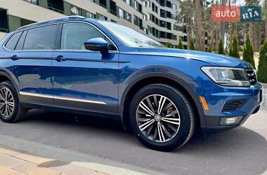 Внедорожник / Кроссовер Volkswagen Tiguan 2018 в 